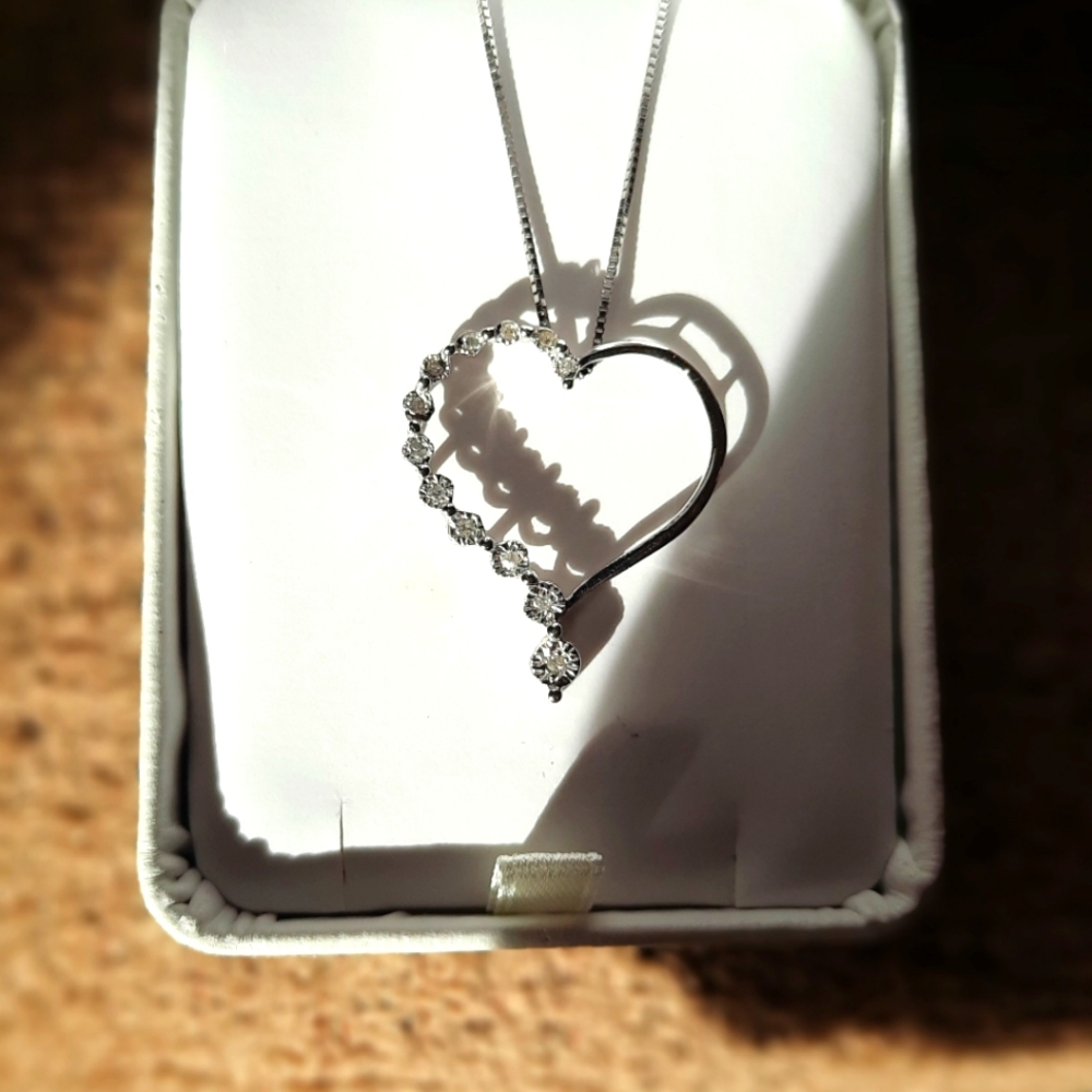 🆕️ 14K White Gold Diamond Heart Necklace